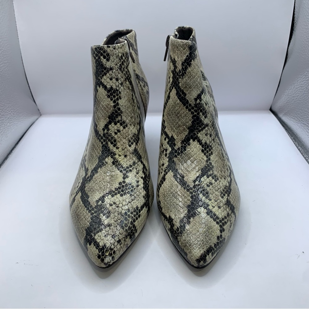 CLARKS Collection Women’s Linvale Sea Ankle Boot Taupe Snakeskin VEGAN Sz 8M - Picture 2 of 8